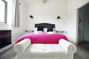 Ingleborough Lodge