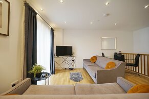 Modern 2 Bed Apartment With Juliet Balcony - DHB Stays