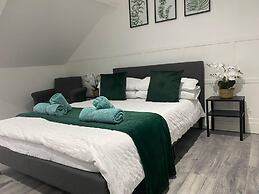 Comfortable and Modern 2-bedroom Flat in Bridgend