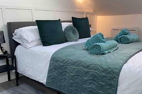 Comfortable and Modern 2-bedroom Flat in Bridgend