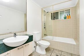 Beachfront Bliss 3-bedroom Apartment with Sea View 4