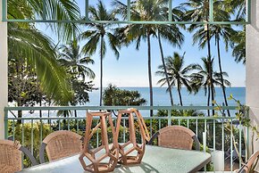 Beachfront Bliss 3-bedroom Apartment with Sea View 4