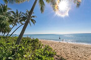 Beachfront Bliss 3-bedroom Apartment with Sea View 4