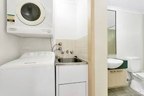 Beachfront Bliss 3-bedroom Apartment with Sea View 4