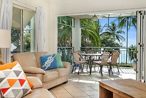 Beachfront Bliss 3-bedroom Apartment with Sea View 4