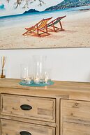 Beachfront Bliss 3-bedroom Apartment with Sea View 4