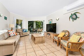 Beachfront Bliss 3-bedroom Apartment with Sea View 4