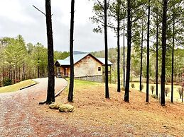 Charming, pet friendly cabin, perfect for fishing, family, hiking and 
