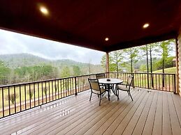 Charming, pet friendly cabin, perfect for fishing, family, hiking and 