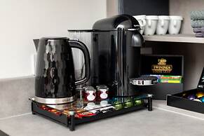 Luxury Georgian City Retreat - Hot Tub - Patio