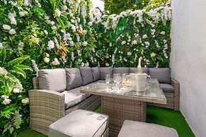 Luxury Georgian City Retreat - Hot Tub - Patio