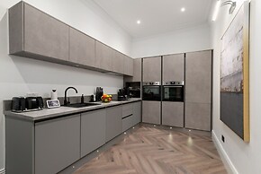 Luxury Georgian City Retreat - Hot Tub - Patio