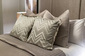 Luxury Georgian City Retreat - Hot Tub - Patio