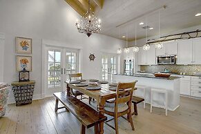 Hook, Wine & Sinker 133 SE