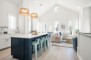 The Violet Palm 220 LAU