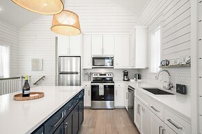 The Violet Palm 220 LAU