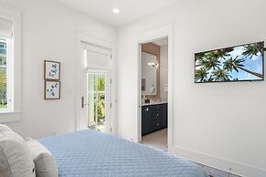 The Violet Palm 220 LAU