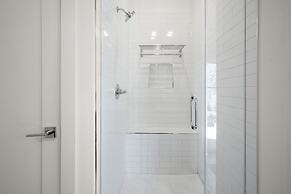 The Violet Palm 220 LAU