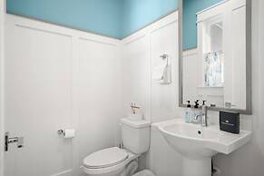 The Violet Palm 220 LAU