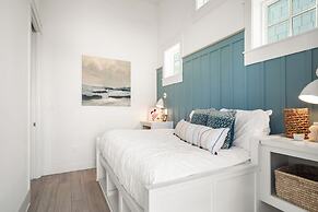 The Violet Palm 220 LAU