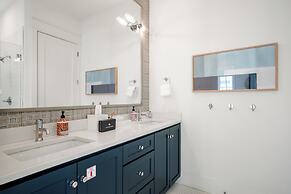 The Violet Palm 220 LAU