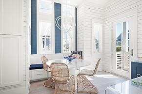 The Violet Palm 220 LAU