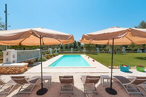 Fantastic Trulli Olea With Pool Garden