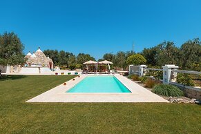 Fantastic Trulli Olea With Pool Garden