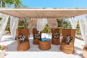 Fantastic Trulli Olea With Pool Garden