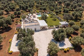 Fantastic Trulli Olea With Pool Garden