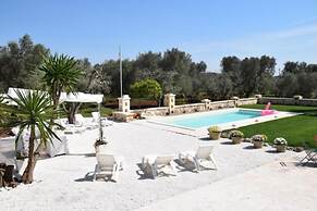 Fantastic Trulli Olea With Pool Garden