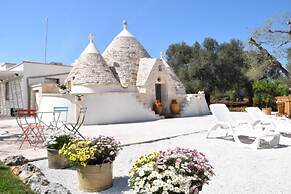 Fantastic Trulli Olea With Pool Garden