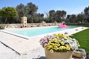 Fantastic Trulli Olea With Pool Garden