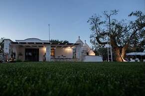 Fantastic Trulli Olea With Pool Garden