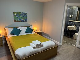 SS- Penthouse Lux Suite