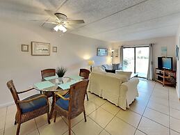 Ocean & Racquet by Distinctive Beach Rentals