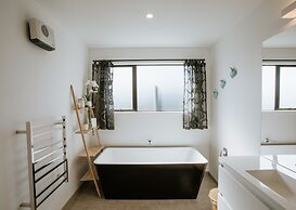 Bull Ridge Retreat - Sleeps 8 - Hot Tub