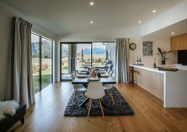 Bull Ridge Retreat - Sleeps 8 - Hot Tub