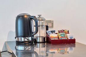 Spacious 2BR CBD Apartment Balcony