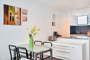 Spacious 2BR CBD Apartment Balcony