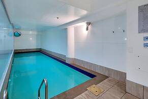 Spacious 2BR CBD Apartment Balcony