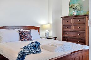 Spacious 2BR CBD Apartment Balcony