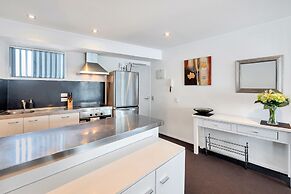 Spacious 2BR CBD Apartment Balcony