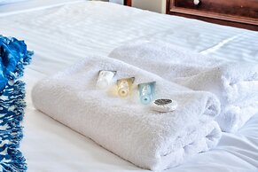 Spacious 2BR CBD Apartment Balcony