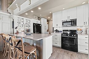 758 Estero Blvd. Villa A