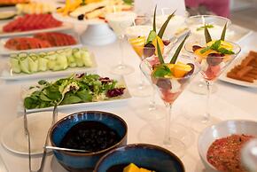 Royal Marina Suites Boutique Hotel