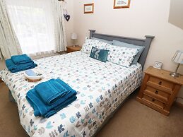 Robin Cottage - 2 The Meadows