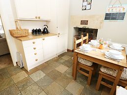 Robin Cottage - 2 The Meadows