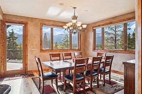 Rounds Retreat 4 Bedroom Home by RedAwning