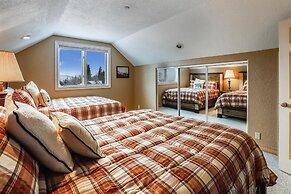 Rounds Retreat 4 Bedroom Home by RedAwning